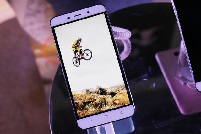 Coolpad-Dazen-Note-3-